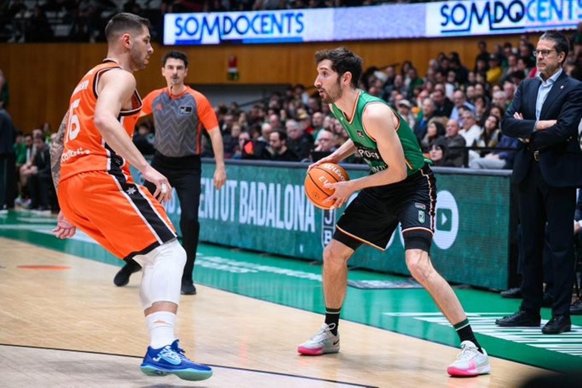 Guillem Vives, en una acción del encuentro ante el Valencia Basket