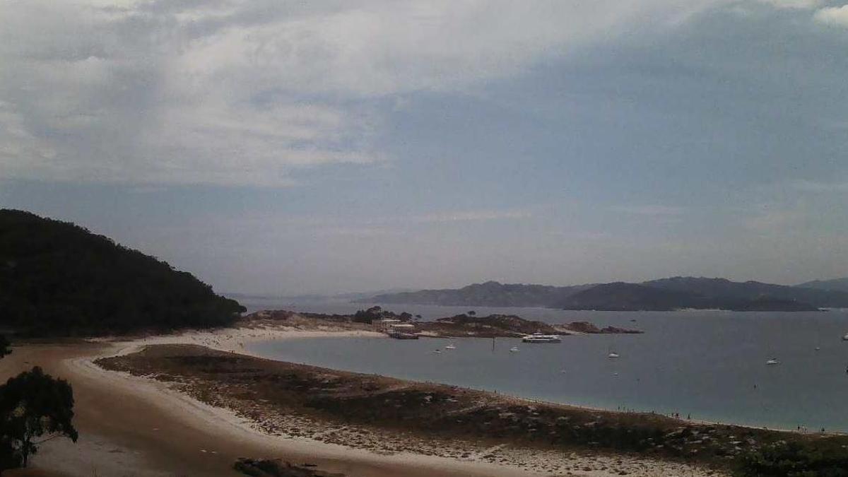 Vista de la playa de Rodas, en las islas Cíes, esta mañana