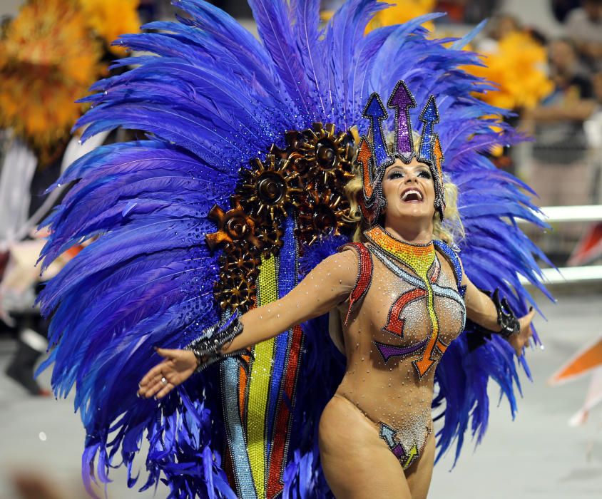 Brasil se sumerge en los carnavales