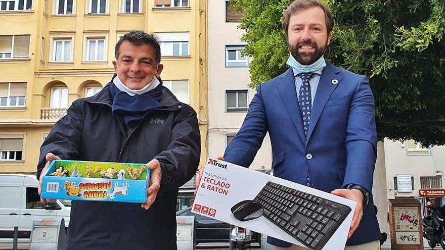 Chicho Marín (izq.) y Juande Villena, dos de los tres organizadores de la Operación Juguete.