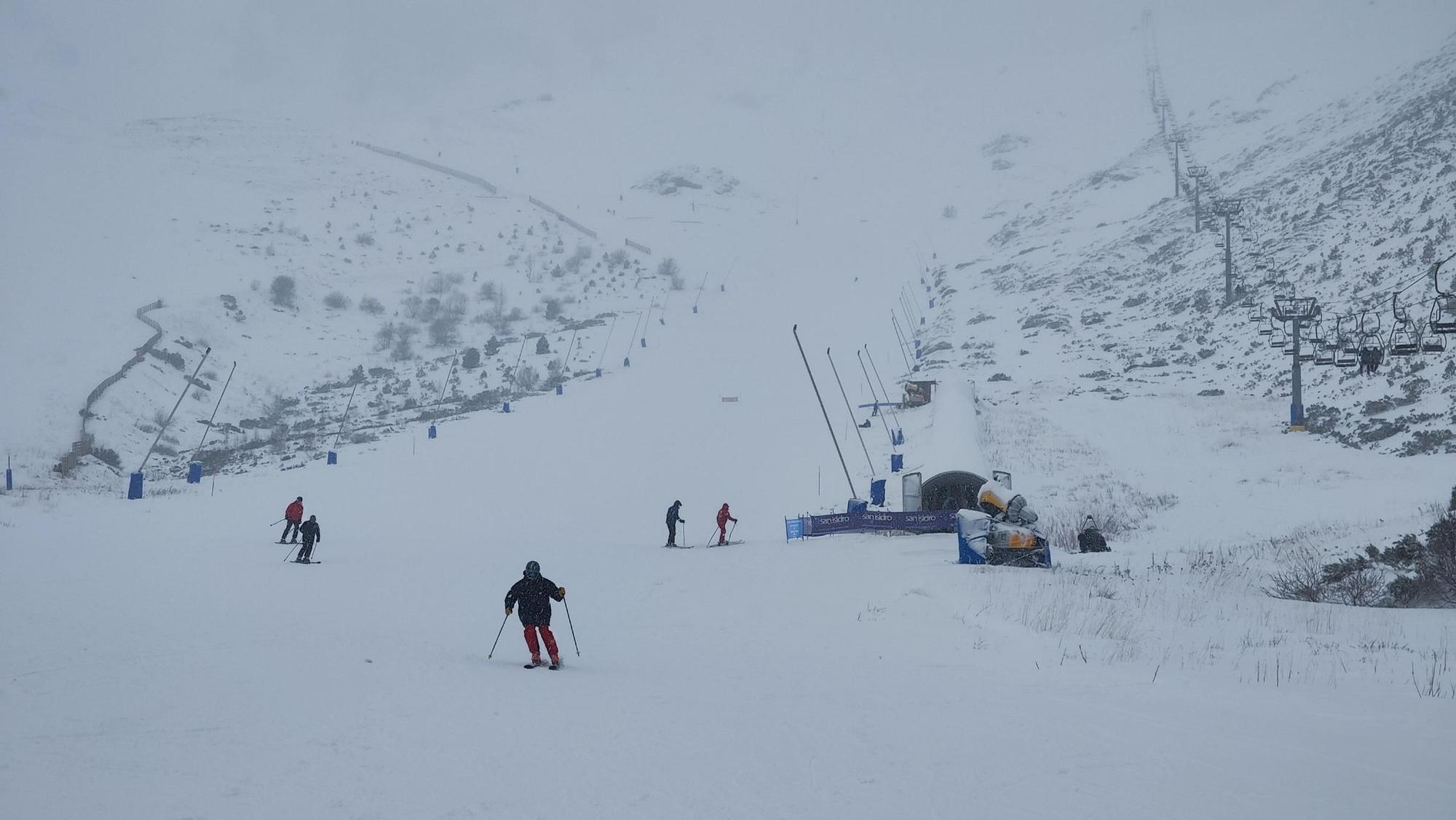 En imágenes: Así fue el estreno de la temporada en Fuentes de Invierno y San Isidro