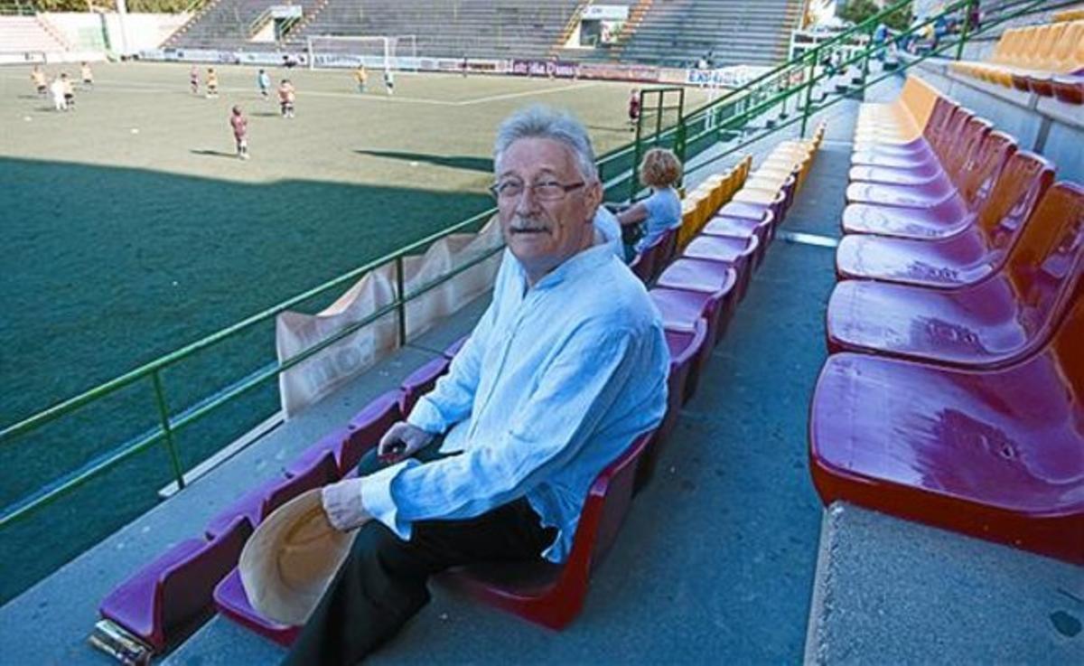 UE Sant AndreuHistòria d¿un devot seguidorEL SEU PARE ESTAVA A LA JUNTA, I L¿ACTOR, AMB POC MÉS DE 20 ANYS, JA SENTIA UNA GRAN PASSIÓ PEL FUTBOL