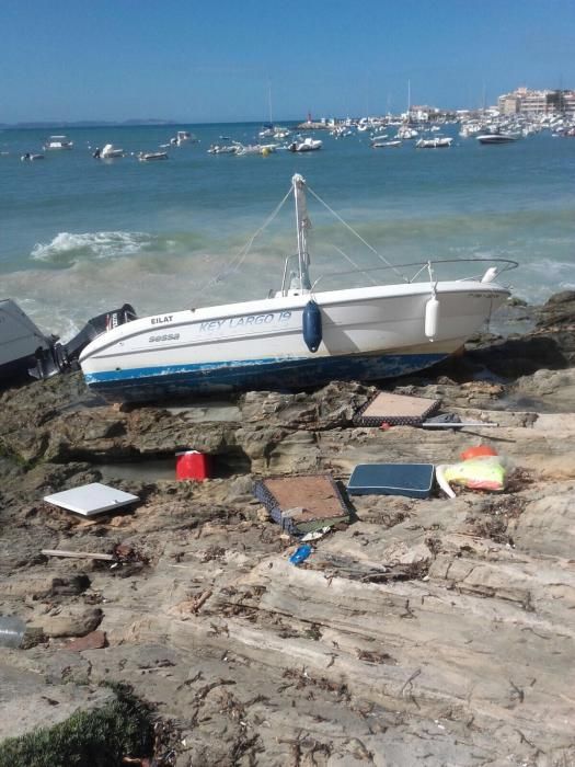 Embarcaciones chocan contras las rocas en la Colònia de Sant Jordi