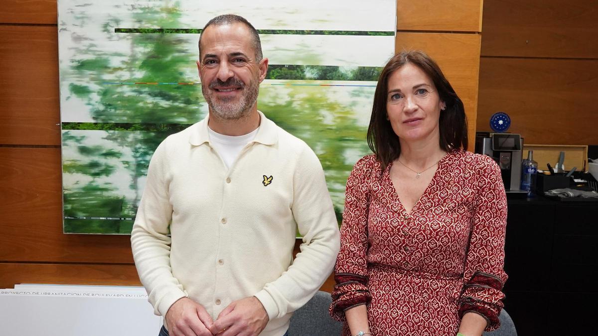 Ángel García y María José Fernández, este martes, en el Ayuntamiento de Siero.