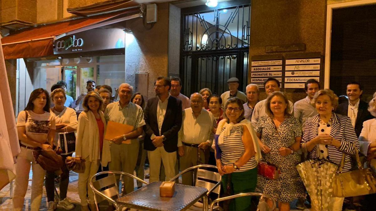 Los vecinos reclaman la remodelación de la plaza de España y de la calle Los Haranas