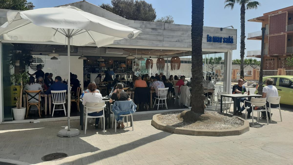 Así estaba este domingo un restaurante de Peñíscola.