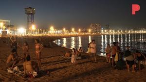 Turistas ‘sintecho’: “¿Pagar 100 euros por una noche? Prefiero dormir en la playa que pagar un hotel en Barcelona”
