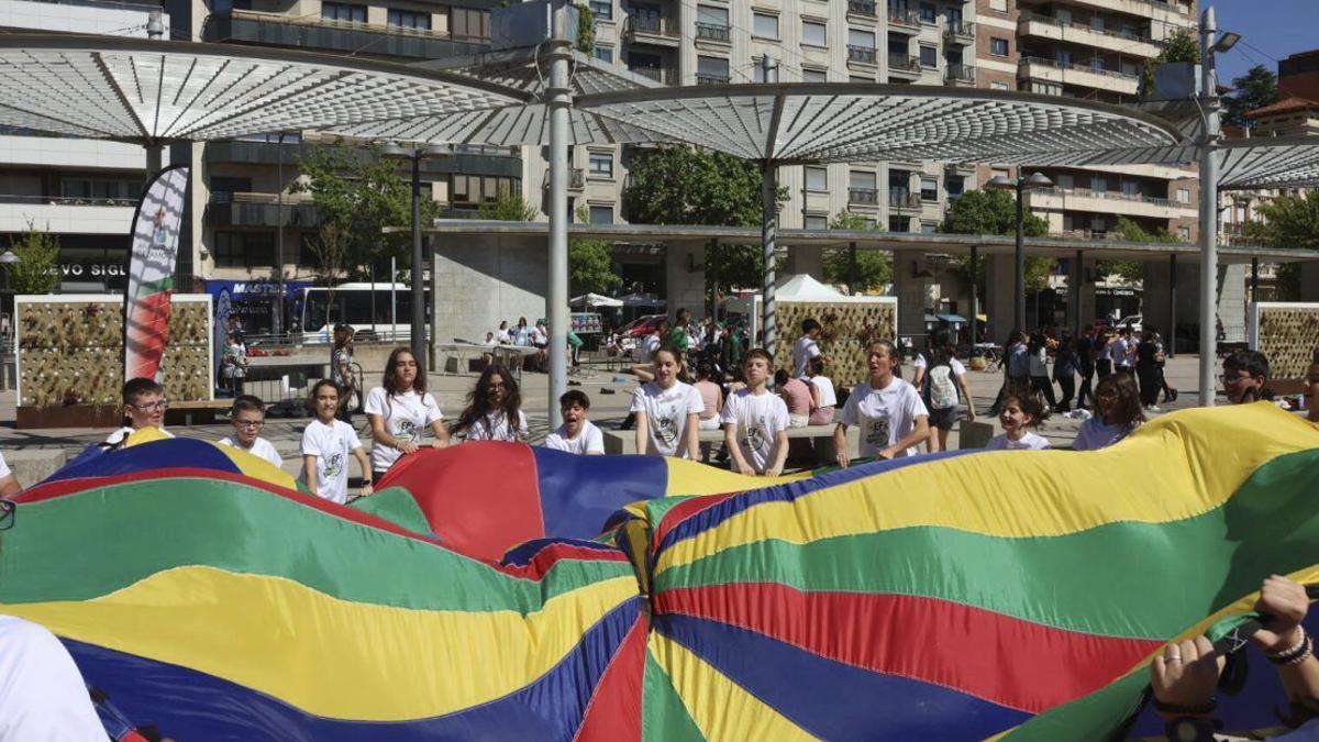 Actividades en La Marina con motivo del Día de la Educación Física en la Calle. | Víctor garrido