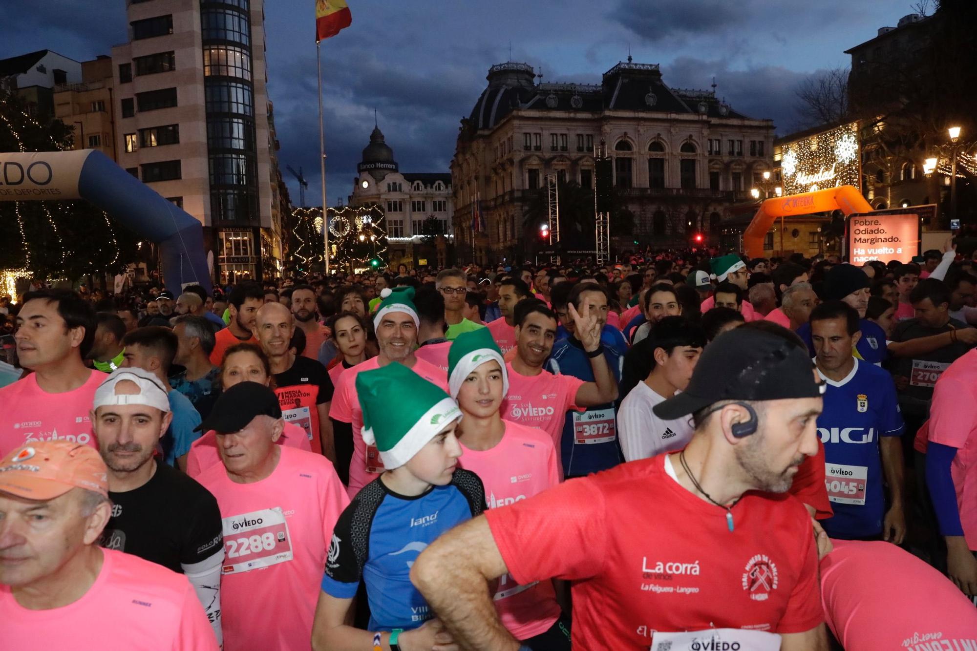 En imágenes: Jaime Bueno (Univerisad de Oviedo) y Mariam Benkert triunfan en la San Silvestre de Oviedo