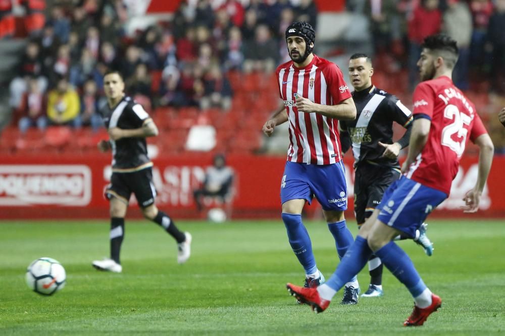 El partido entre el Sporting y el Rayo, en imágenes