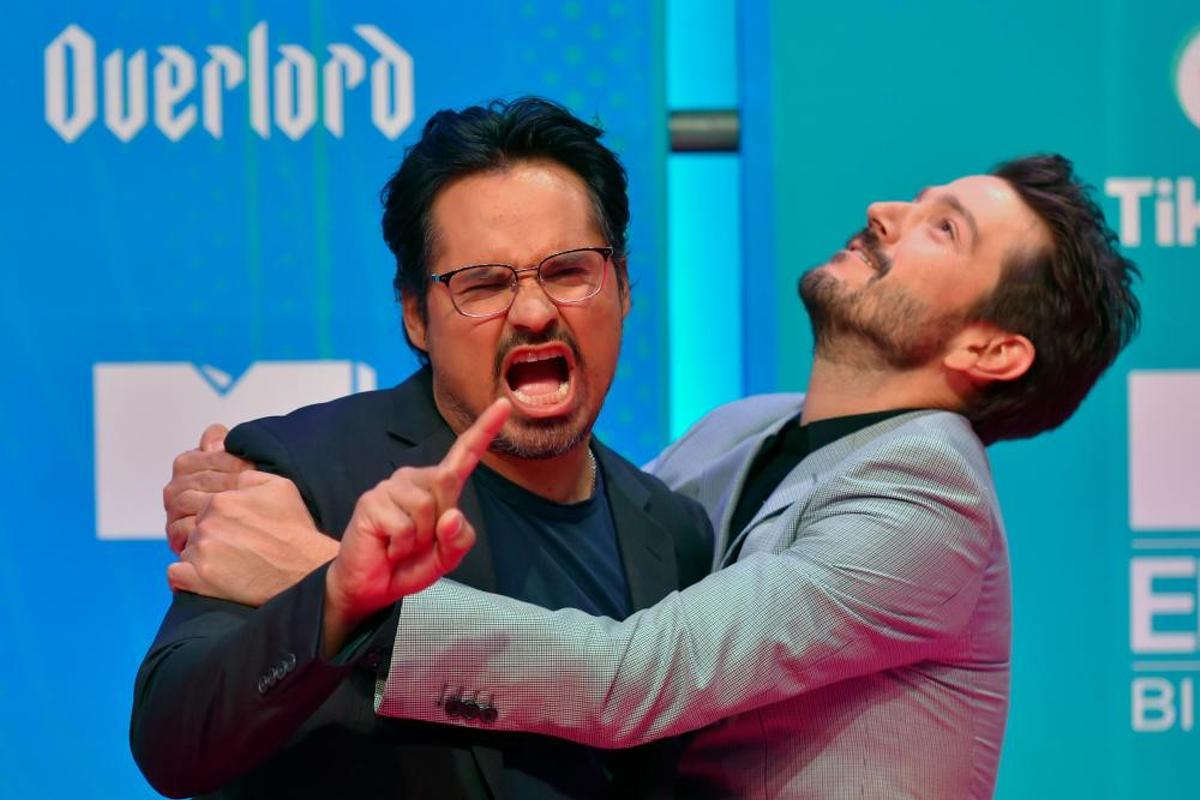 Mexican actor Diego Luna (R) and US actor Michael Pena pose on the red carpet ahead of the MTV Europe Music Awards at the Bizkaia Arena in the northern Spanish city of Bilbao on November 4, 2018. (Photo by ANDER GILLENEA / AFP)