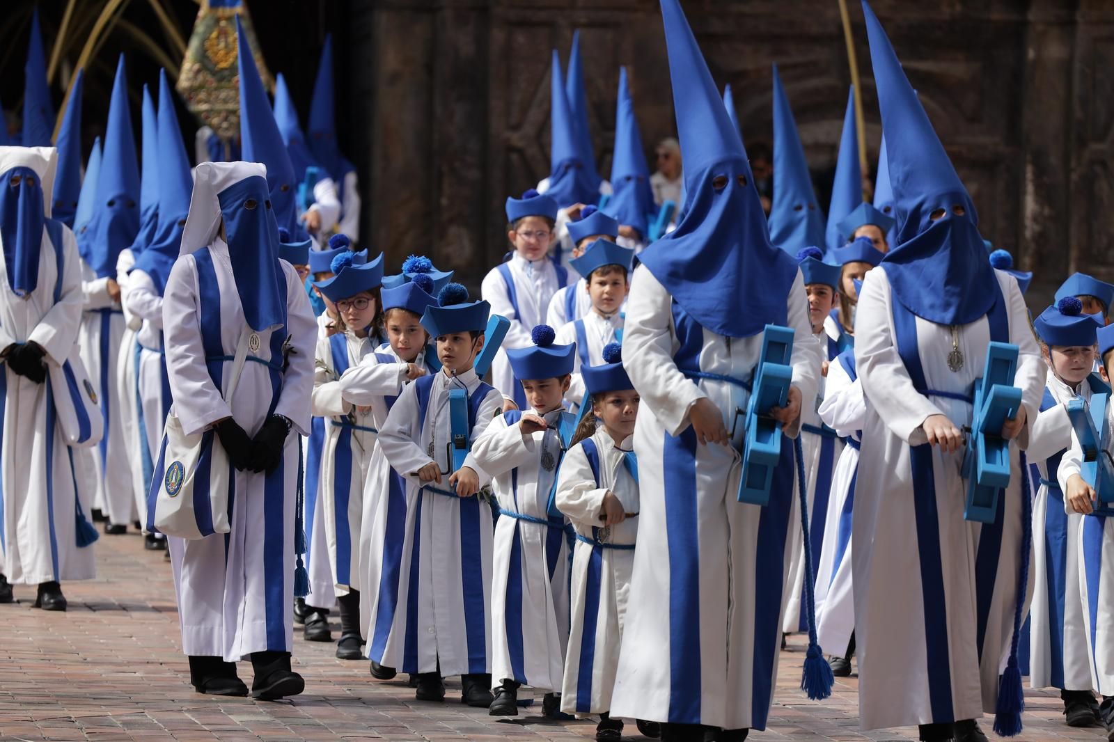En imágenes | Emoción y mucho público en la procesión de las palmas de Zaragoza