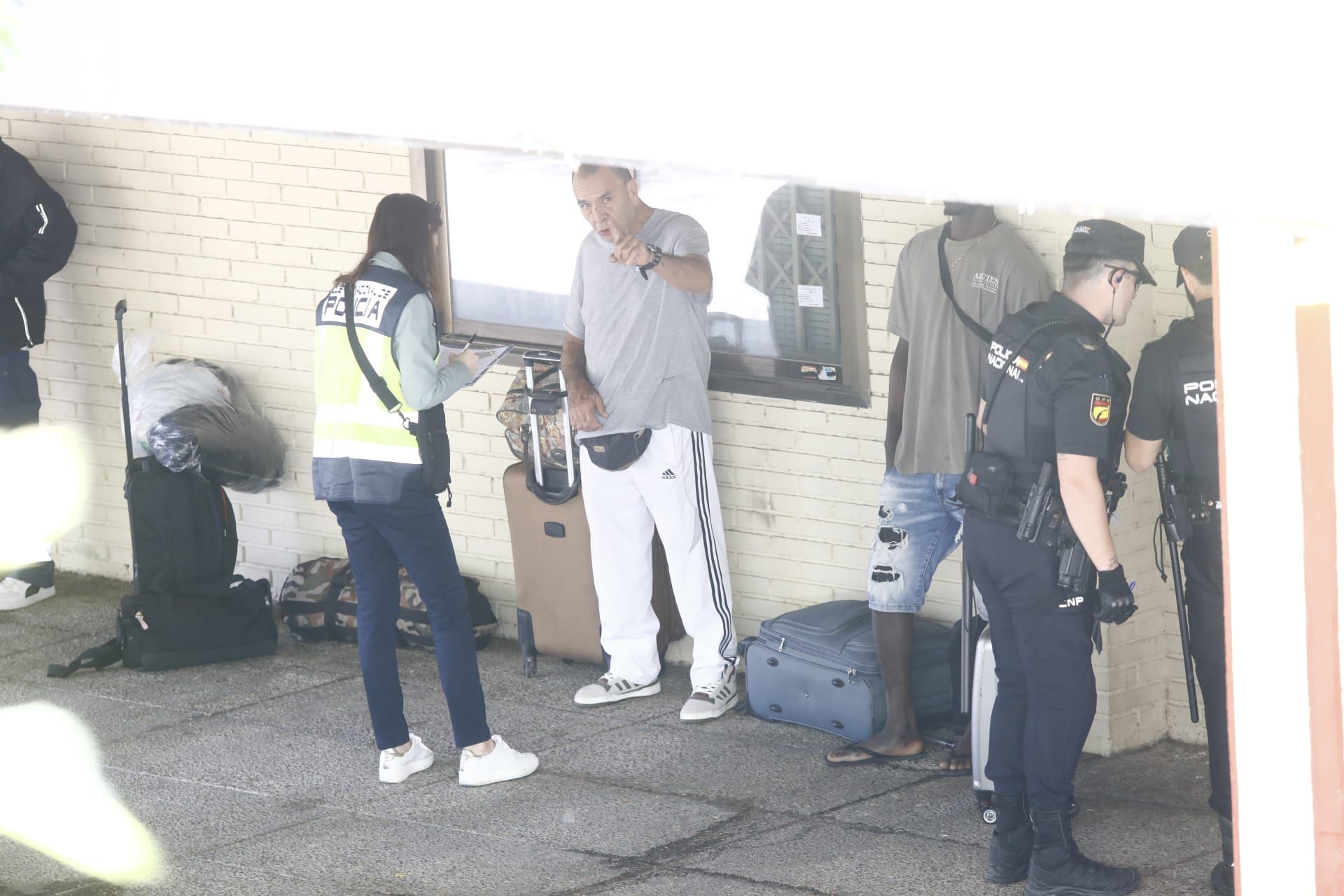 En imágenes | Desalojo de un albergue ilegal en Parque Roma