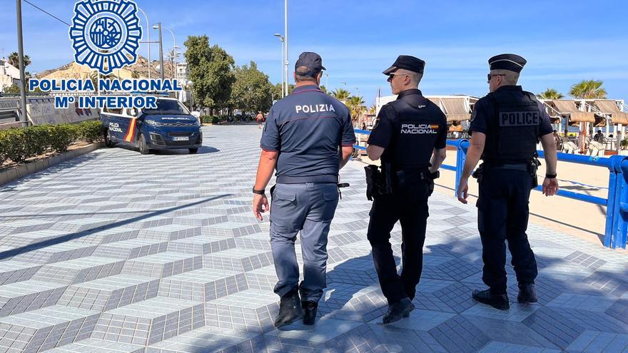 Agentes de Francia e Italia patrullan con la Policía en Alicante y Benidorm