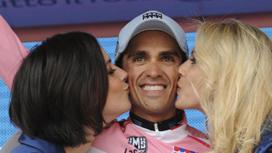 Alberto Contador en el podio del Giro.