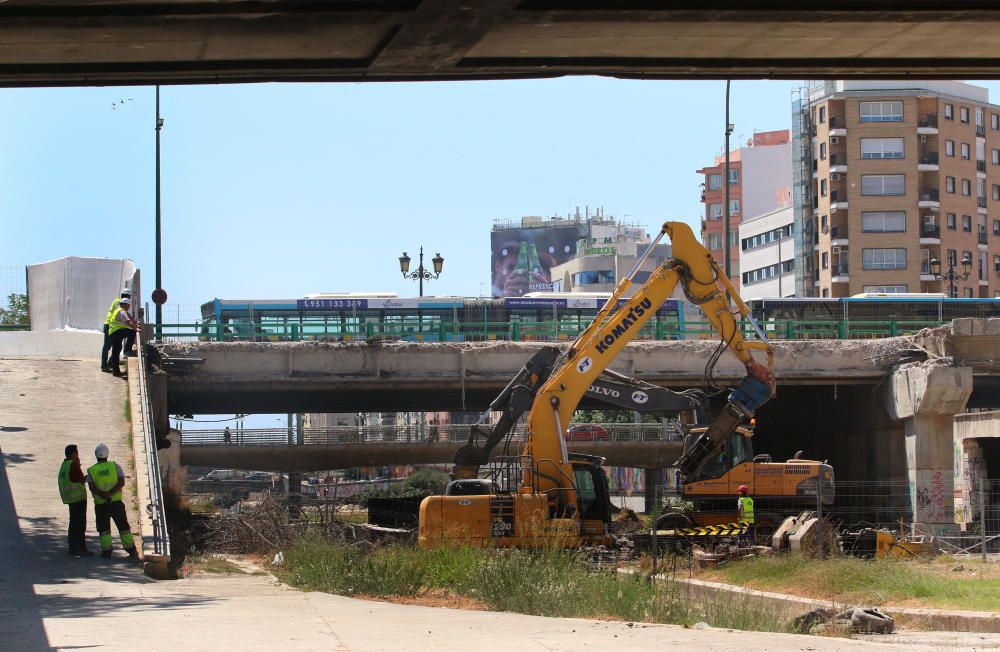 Demolición del tablero norte del Puente de Tetuán.