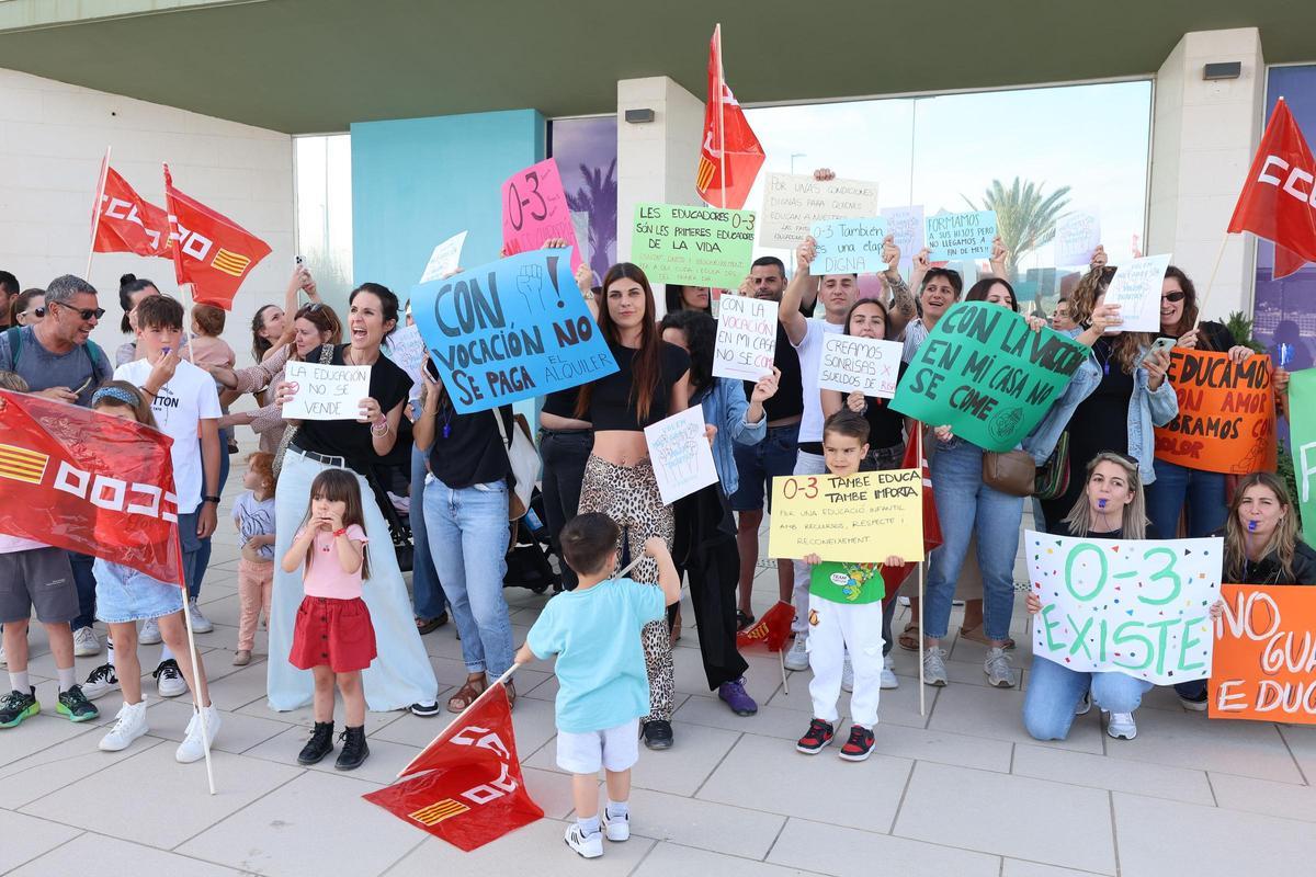 Protesta en mayo a las puertas del Ayuntamiento de Sant Antoni.
