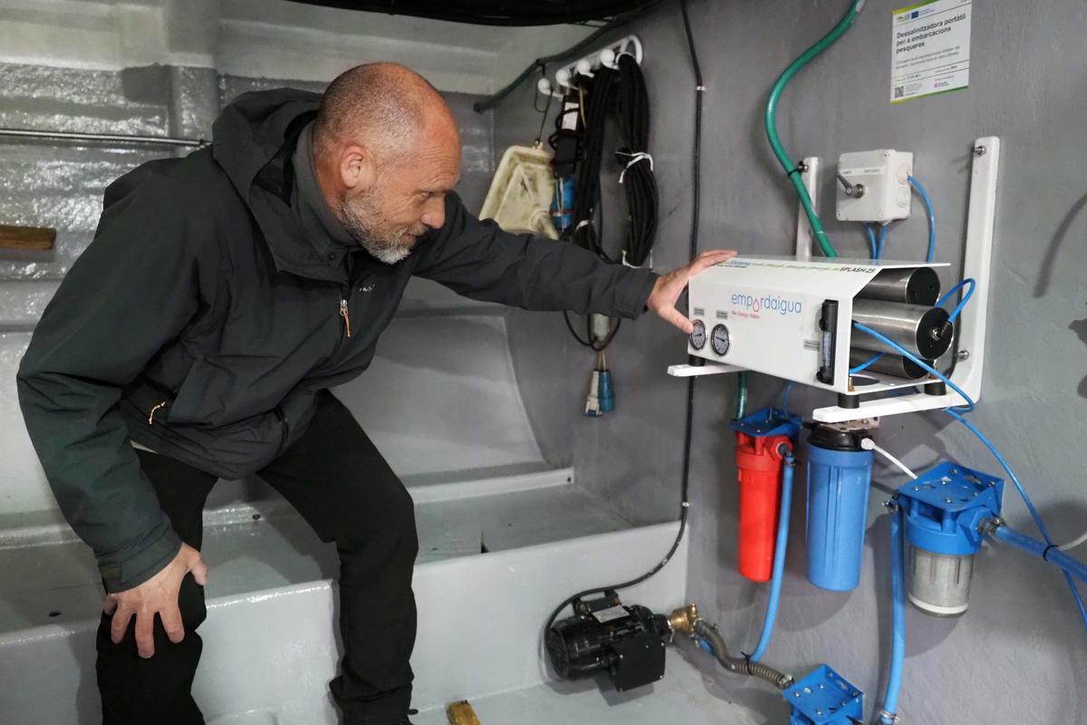 Vaixells de pesca gironins que han instal·lat una dessalinitzadora portàtil a bord Vaixells de pesca gironins que han instal·lat una dessalinitzadora portàtil a bord