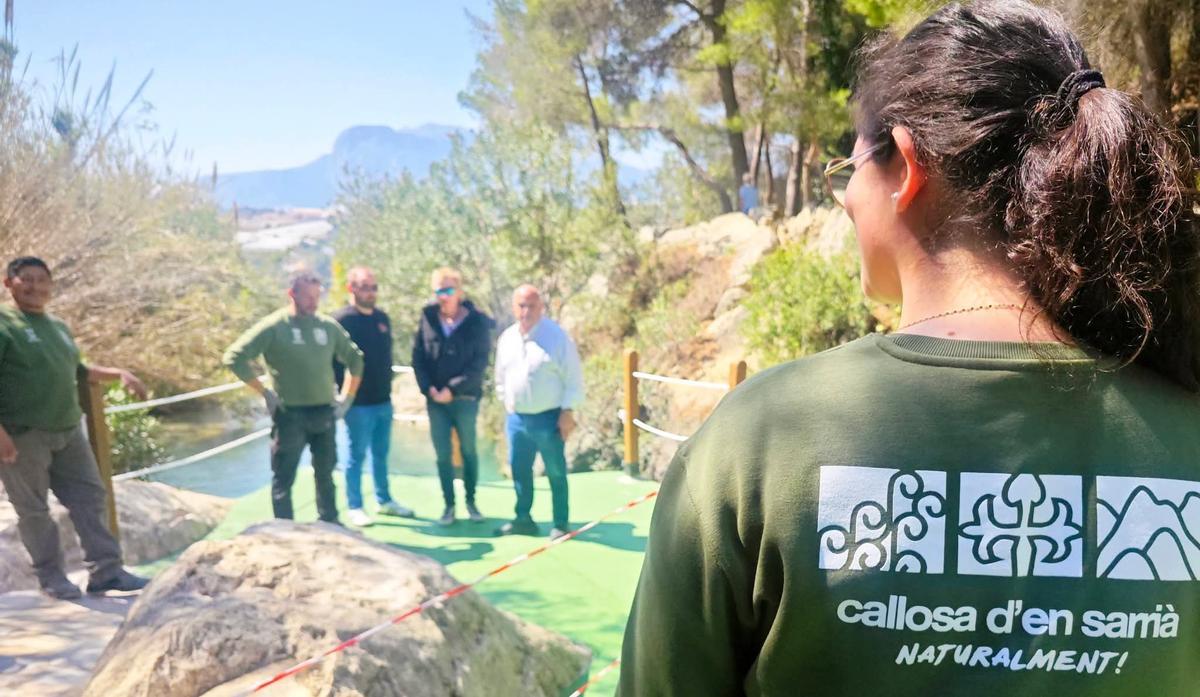 Visita de l’alcalde de Callosa d’en Sarrià a l’Algar, que espera una gran afluència de visitants estes festes