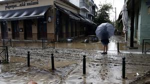 La tormenta Daniel deja un muerto y un desaparecido en Grecia. En la imagen, efectos de la tormenta en Volos, Grecia. 