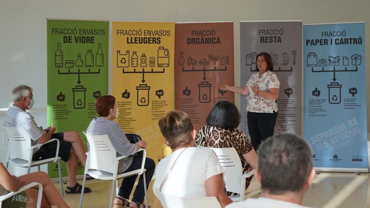 Charla para fomentar el reciclaje en Ontinyent.