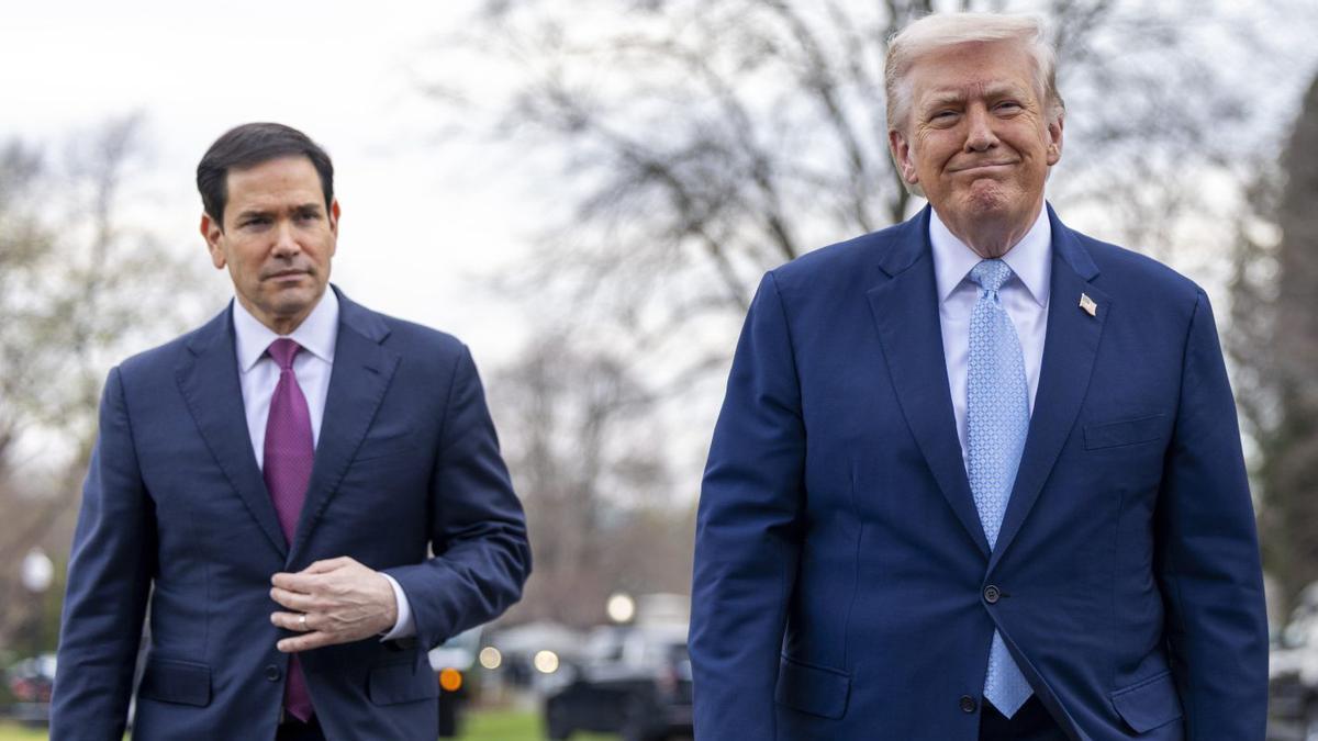 El president dels EUA, Donald Trump, al costat del secretari d’Estat, Marco Rubio. | SHAWN THEW / EFE