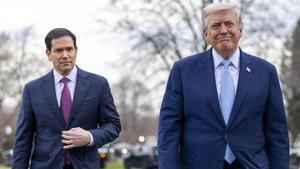 El president dels EUA, Donald Trump, al costat del secretari d’Estat, Marco Rubio. | SHAWN THEW / EFE