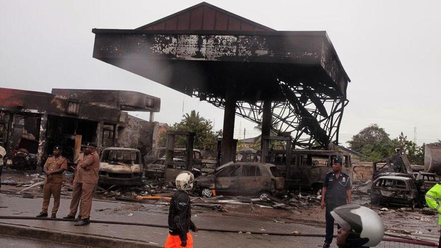 Al menos 6 muertos y 130 heridos por la explosión de una gasolinera en Accra (Ghana)