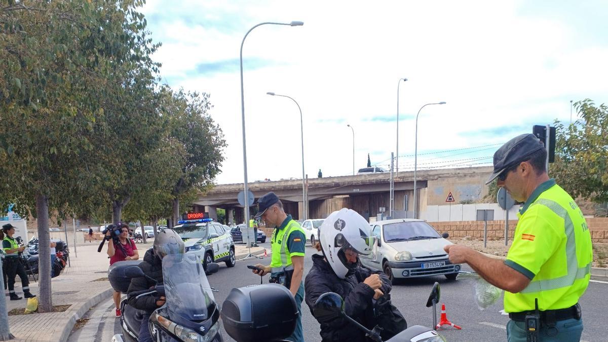 “Te queremos seguro, te queremos de vuelta”, la campaña para concienciar del peligro que supone distraerse mientras se conduce