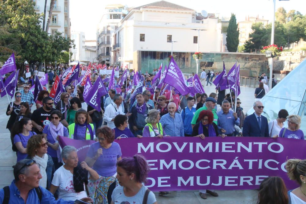 Casi 300 personas se concentran en la plaza de la Merced contra la violencia machista