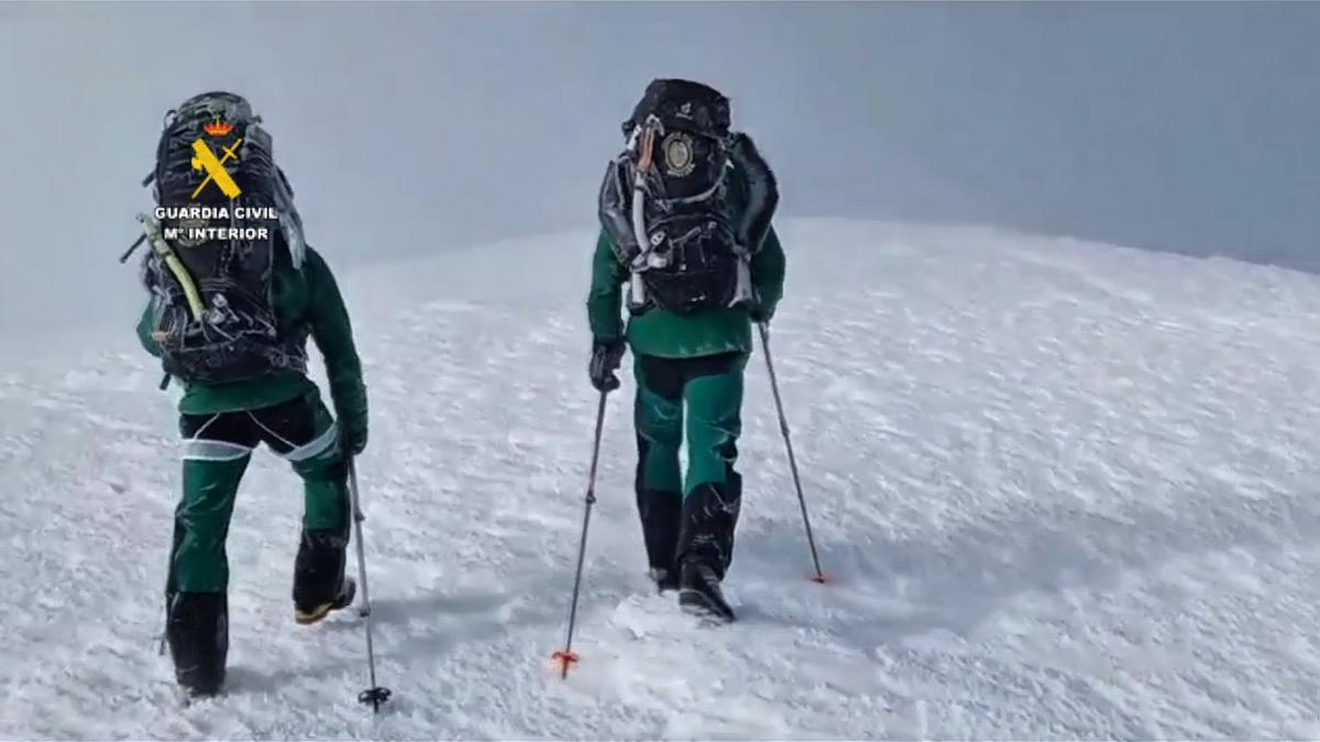 Así fue el complicado rescate del montañero fallecido en el parque Natural del Moncayo por agentes del GREIM