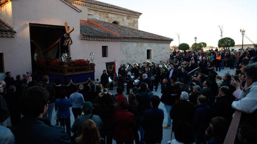 Semana Santa en Zamora: El Nazareno de San Frontis, entre dos luces