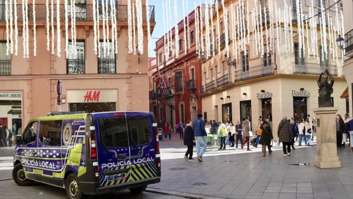 Imagen de agentes de la Policía Local de Sevilla de servicio