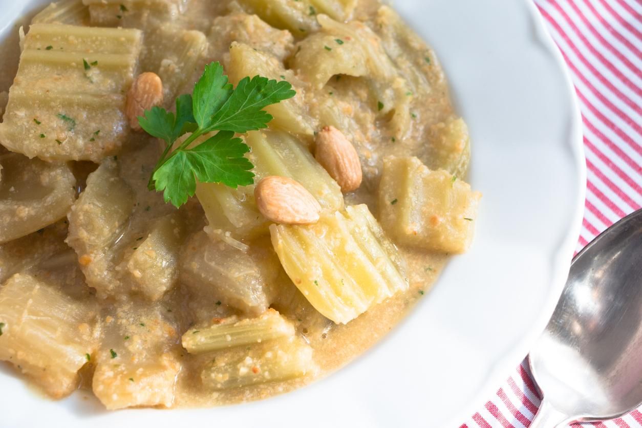 Imagen de cardo con almendras.