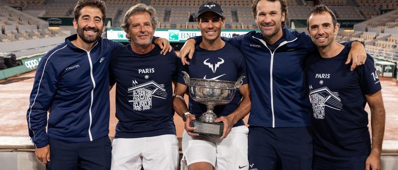 De izquierda a derecha, Marc López, Francis Roig, Rafael Nadal, Carlos Moyá y Rafa Maymó. /  RAFA NADAL ACADEMY