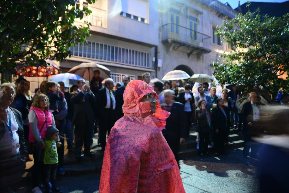 Recreacion de la Semana Santa de Cangas para el encuentro de cofradias que tuvo que ser acortado por las lluvias