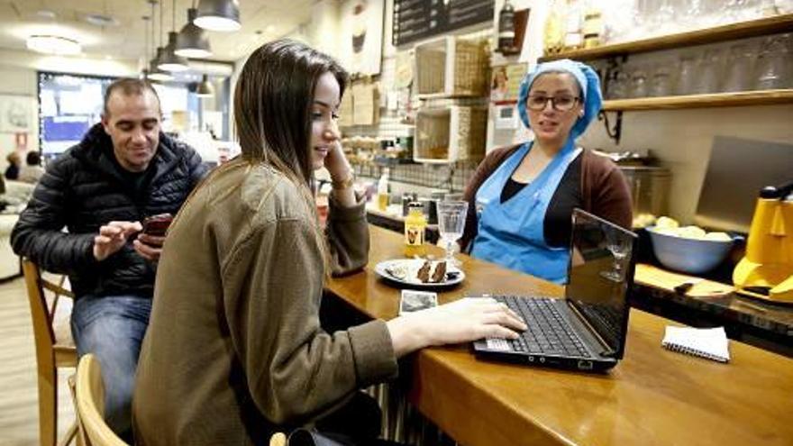 Un café con  wifi, por favor