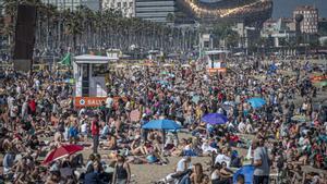 Identificat el lladre gravat per la tele mentre robava en una platja de Barcelona
