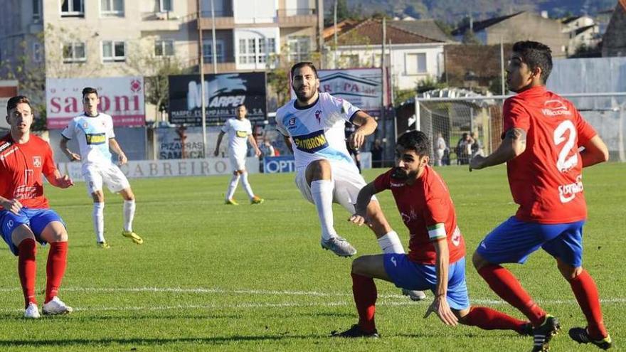 Un lance de uno de los partidos del Verín disputados en el campo del José Arjiz. // Jesús Regal