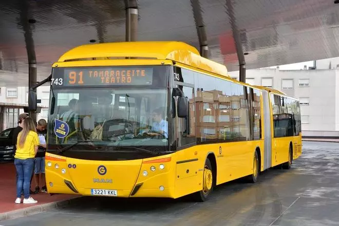 Presentación de nuevos vehículos de Guaguas Municipales