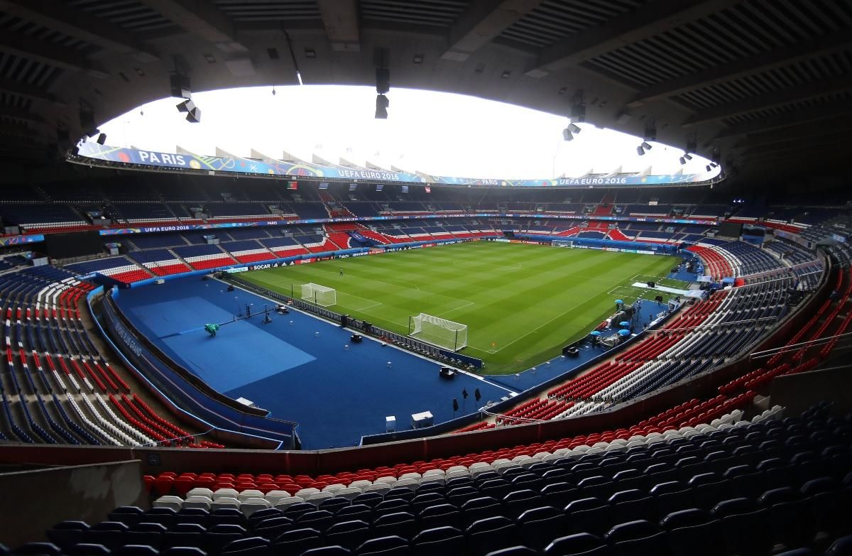 Descubre cómo dormir en el dentro del estadio Parque de los Príncipes de París.