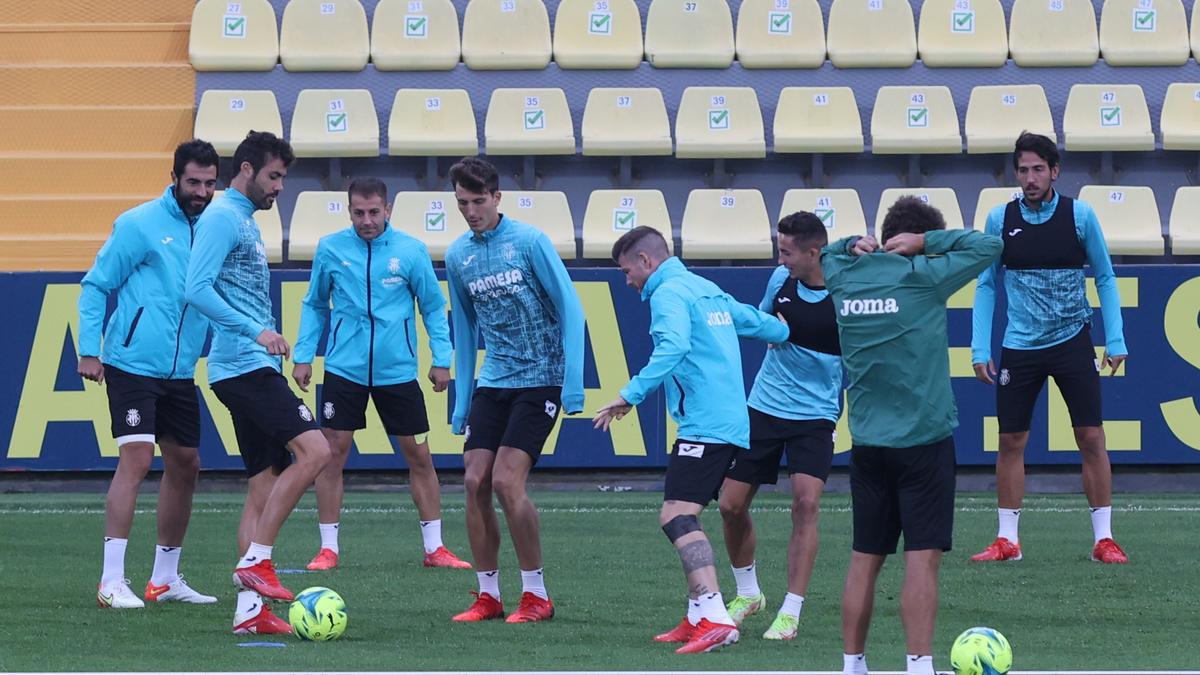 Los jugadores del Villarreal trabajaron en Miralcamp, donde les pilló la lluvia y el viento.