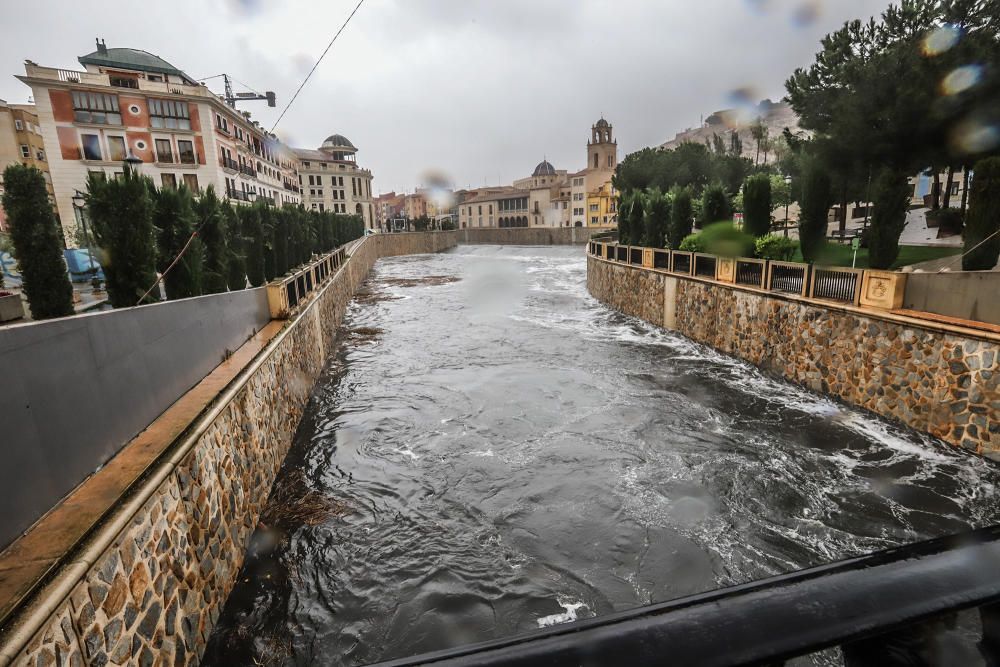 Las lluvias torrenciales anegan Torrevieja.