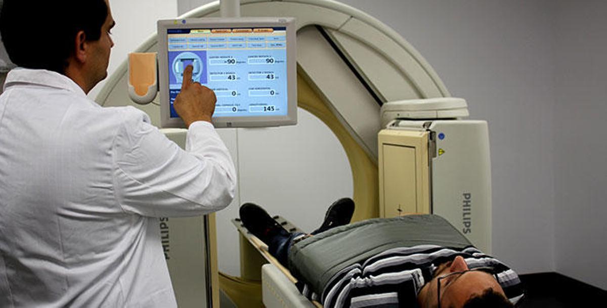 El PET-TAC es la prueba más efectiva para detectar el cáncer, pues permite valorar donde se encuentra el tumor y saber su tamaño
