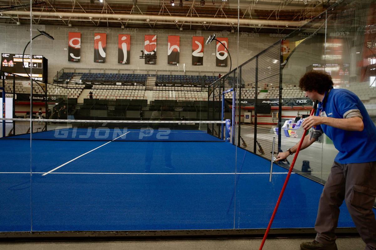 Todo listo en Gijón para disfrutar del mejor pádel internacional (en imágenes)