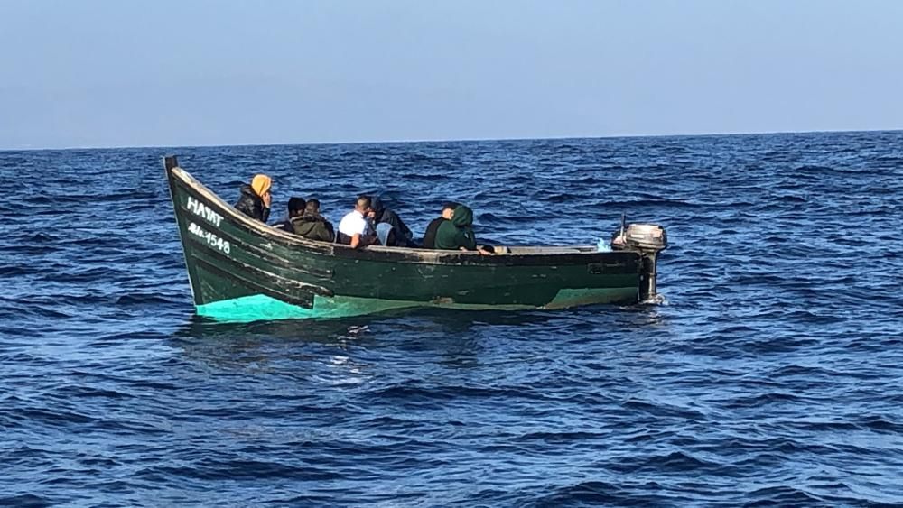 Una patera con 21 migrantes llega a Lanzarote