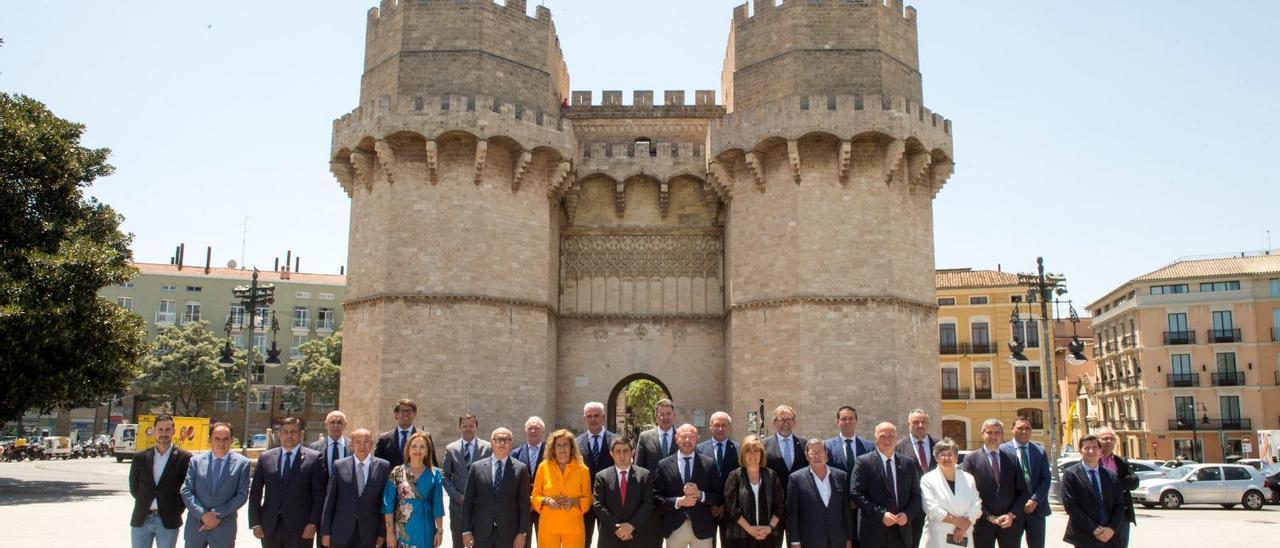 Los participantes de la V Conferencia de Presidentes posan al terminar la jornada.