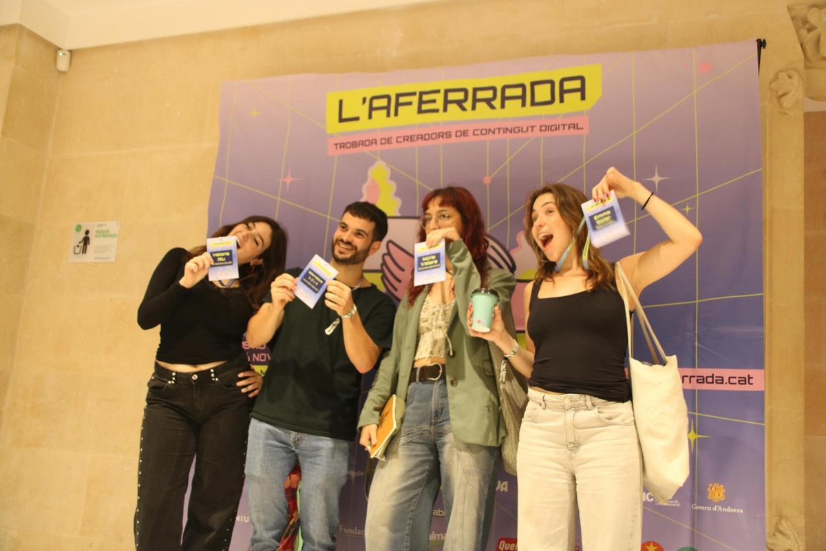 Creadors de contingut en català al photocall de L'Aferrada, la trobada de creadors de contingut en català a Palma