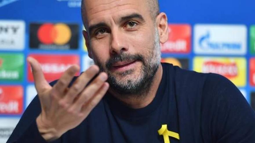 Guardiola vuelve a mostrar el lazo amarillo