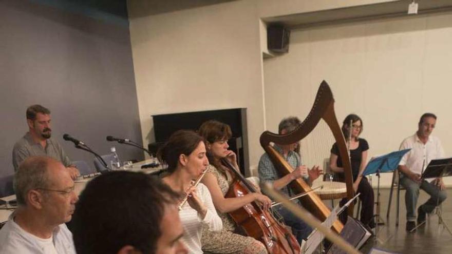 La Orquesta Céltica Asturiana, durante su intervención.